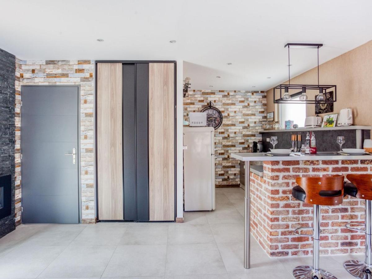 Cosy Apartment In Eperlecques With Fireplace Værelse billede